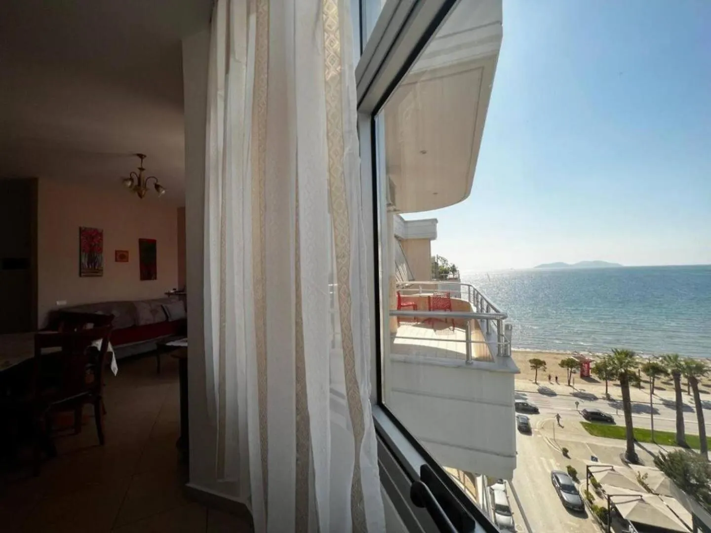Spacious Beachside Apartment By Apartmentsvloraholidays